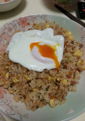 目玉焼き具だくさん五目炒飯-レシピのメイン写真