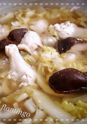 土鍋で味を染み込ませる、鶏の手羽元スープ-レシピのメイン写真