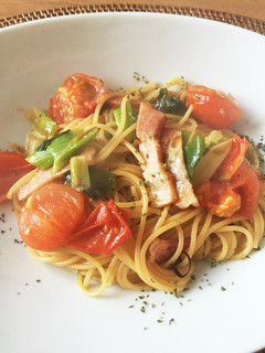 甘いネギとトマトベーコンの和風パスタ-レシピのメイン写真
