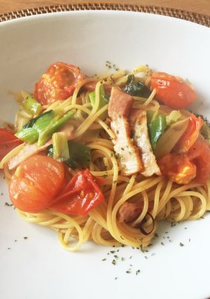 甘いネギとトマトベーコンの和風パスタ-レシピのメイン写真