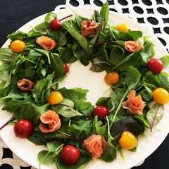รูปของ 《簡単》華やか♡クリスマスリースのサラダ