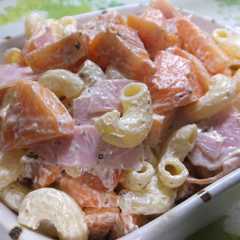A picture of 柿のサラダ☆マカロニとハムで美味!.