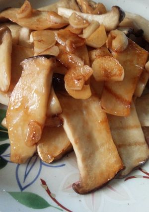 簡単♡エリンギのガリバタポン焼き-レシピのメイン写真