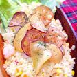 エビピラフ加賀野菜カレーチップスのせ