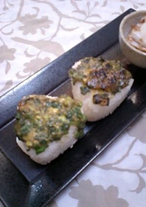 絶品！ニラ味噌マヨの焼きおにぎり-レシピのメイン写真