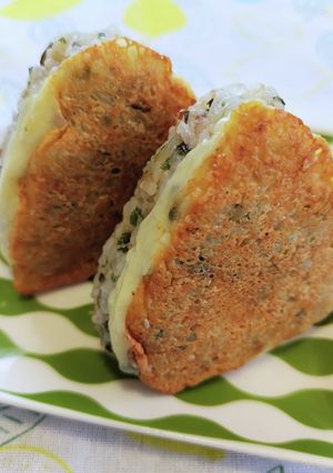 ランチに◎塩こんぶ焼きチーズおにぎり-レシピのメイン写真