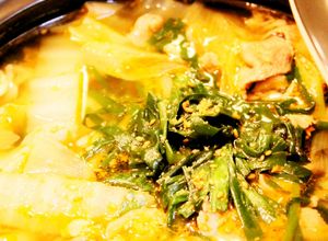 簡単☆豚薄切り肉と白菜ニラのピリ辛鍋☆-レシピのメイン写真