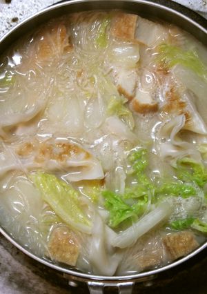 白菜と餃子と厚揚げの簡単手抜きスープ鍋-レシピのメイン写真