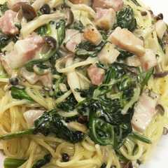 รูปของ ベーコンとほうれん草のクリームパスタ