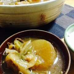รูปของ 牛すじと冬野菜の味噌煮！