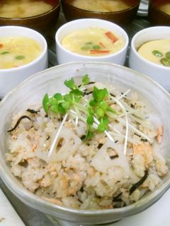 鮭とレンコンとひじきの炊き込みご飯-レシピのメイン写真
