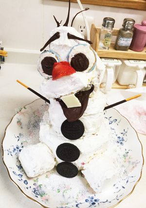 早く食べて♪崩れちゃう！オラフ全身ケーキ-レシピのメイン写真