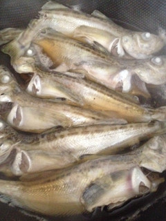 簡単✩ハタハタの煮魚(甘め)-レシピのメイン写真