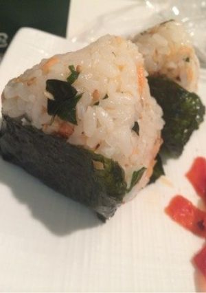 残り焼きシャケでおにぎり♡-レシピのメイン写真