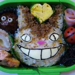 รูปของ となりのトトロ"ねこバス"弁当
