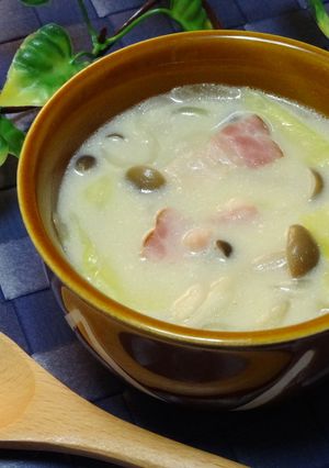 キャベツとベーコンとシメジの温かスープ-レシピのメイン写真