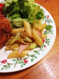 セロリとペンネの簡単炒め!-レシピのメイン写真
