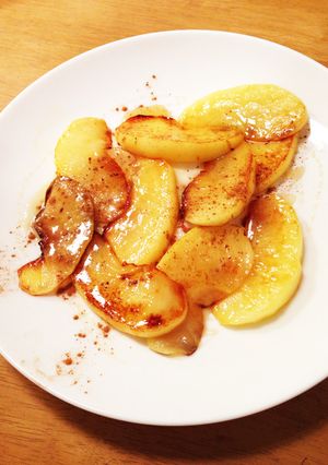 焼きリンゴ蜂蜜シナモン添え簡単デザート-レシピのメイン写真
