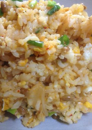 簡単ガッツリランチ！納豆キムチチャーハン-レシピのメイン写真