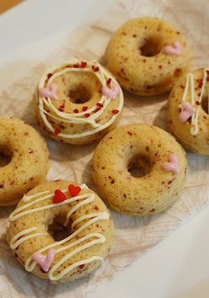 フリーズドライいちごのミニ焼きドーナツ-レシピのメイン写真