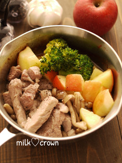 *りんごと豚肉のアヒージョ*-レシピのメイン写真