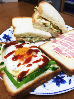 目玉焼きでポパイサンド-レシピのメイン写真