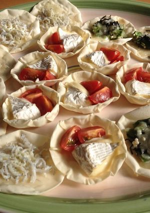 餃子の皮で簡単♪ カナッペ盛合せ-レシピのメイン写真