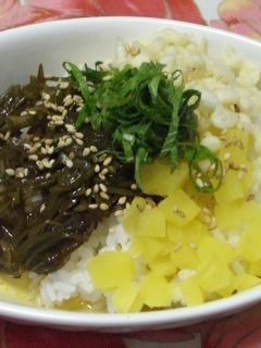 ひとり飯☆ササッとめかぶの天丼風-レシピのメイン写真