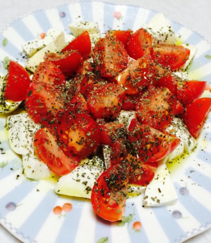 トマトとサラダ トマトとモッツァレラのフレッシュサラダ by chooon_ 【クックパッド