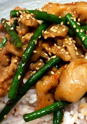 にんにくの芽と豚肉のピリ辛スタミナ丼-レシピのメイン写真
