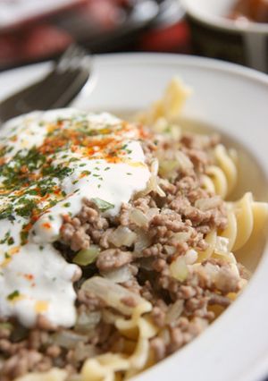 鉄パンでヨーグルトソースとマカロニパスタ-レシピのメイン写真