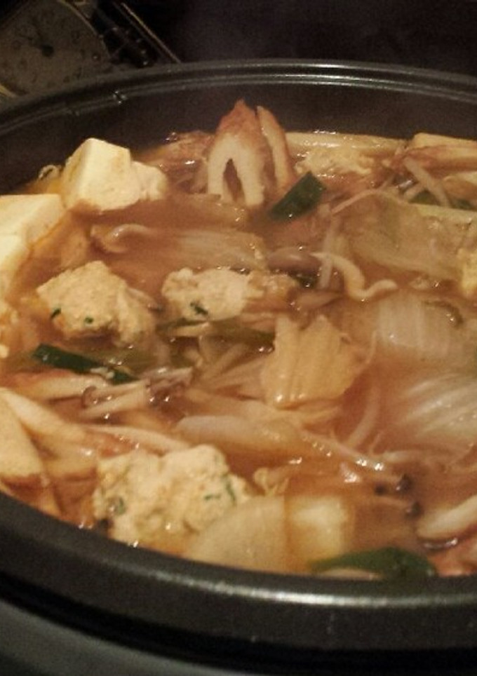 蓬莱 551 煮込み麺 で旨辛キムチ鍋-レシピのメイン写真