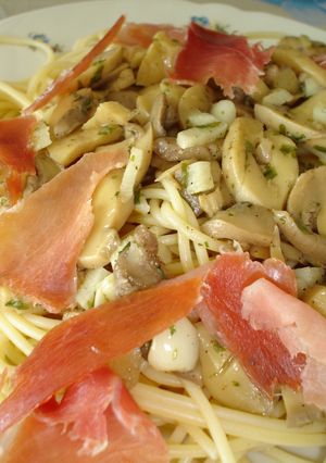 スパゲッティ♪にんにくときのこソテー載せ-レシピのメイン写真