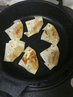 ワンタンの皮でツナとタマネギの包み焼き-レシピのメイン写真