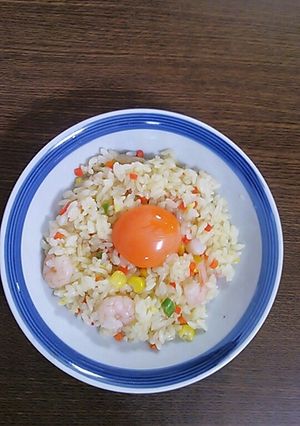 ズボラ料理♪エビピラフに黄身醤油のせ-レシピのメイン写真