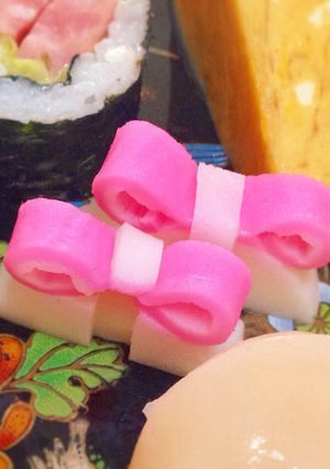 お正月可愛いおせちにピッタリ蒲鉾飾り切り-レシピのメイン写真