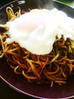 目玉焼きのせ♪簡単焼きそば-レシピのメイン写真