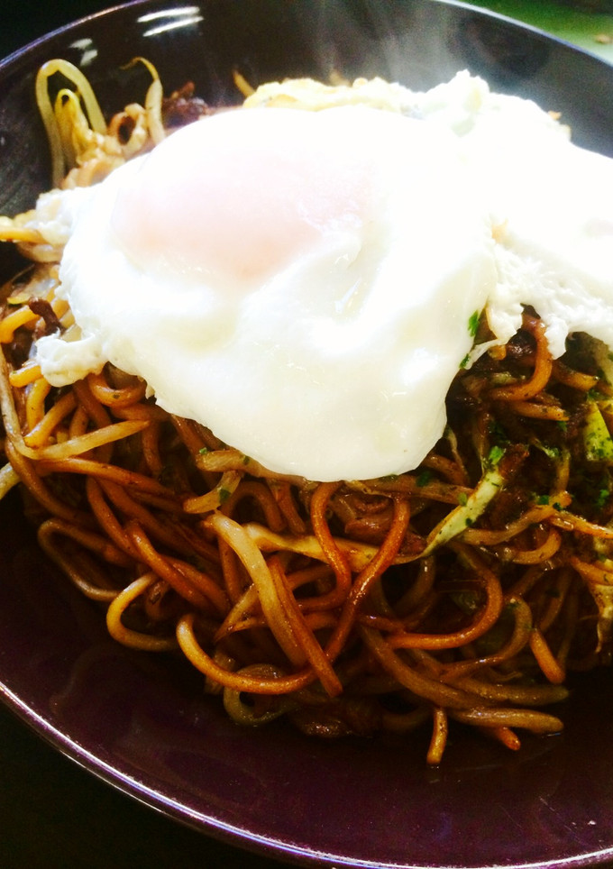 目玉焼きのせ♪簡単焼きそば-レシピのメイン写真