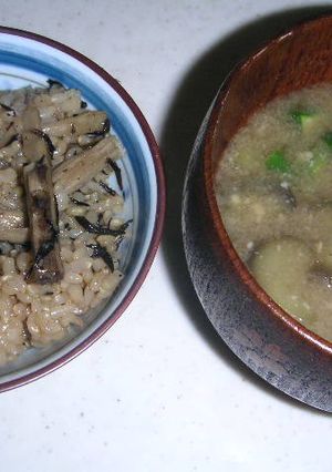 ごぼうとひじきの炊き込み玄米ごはん-レシピのメイン写真