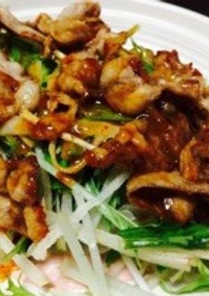 カリカリ豚バラのガッツリサラダ-レシピのメイン写真