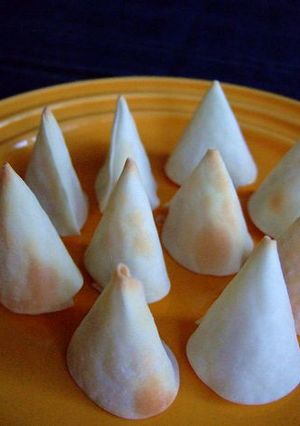 余った餃子の皮で『とんがりコーン』-レシピのメイン写真