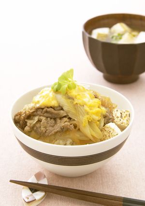 白菜と牛肉の旨みがギュッすき焼きどんぶり-レシピのメイン写真
