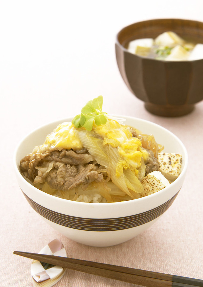 白菜と牛肉の旨みがギュッすき焼きどんぶり-レシピのメイン写真