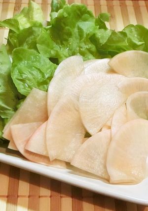 赤大根の甘酢漬けとブーケレタス添え-レシピのメイン写真