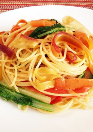 カラフル人参としゃくし菜のひらひらパスタ-レシピのメイン写真