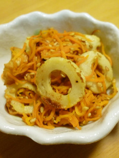 お弁当に♪人参とちくわのごま油炒め-レシピのメイン写真