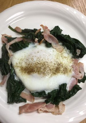 ほうれん草の巣ごもり卵(ベーコン入り)-レシピのメイン写真