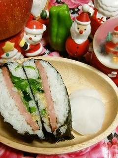 ほうれん草とハムの☆クリスマスおにぎらず-レシピのメイン写真