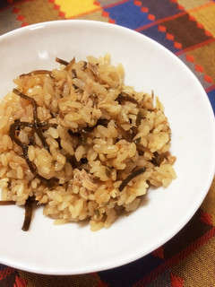 検索トップ10ツナと塩昆布の炊き込みご飯-レシピのメイン写真
