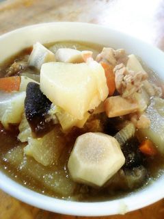 里芋と鶏肉の煮物~残ってる野菜も添えて-レシピのメイン写真